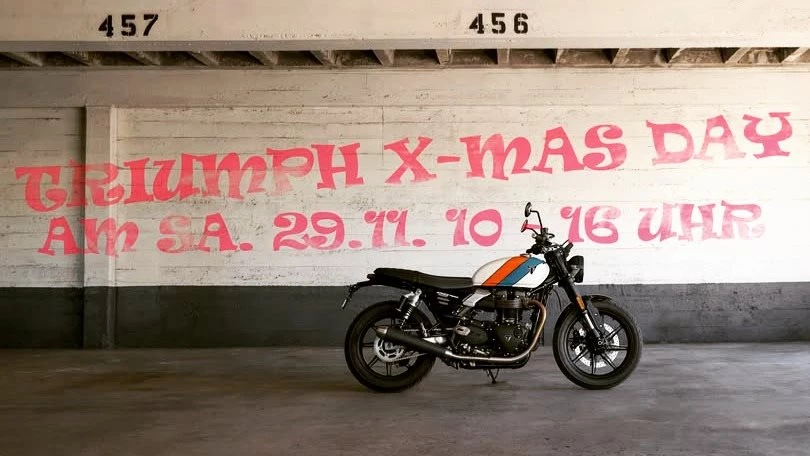 Vorschaubild für Post - Am Samstag, den 29. November ist es wieder soweit! Ab 10:00 Uhr heizen wir euch den Grill an und servieren unser weltberühmtes Chili. Kommt vorbei und trotzt mit uns der kalten Jahreszeit, während wir gemeinsam das Ende der Motorradsaison feiern.

Weitere Highlights:
- Glühwein und Kinderpunsch
- Frische Bratwurstsemmeln
- Chili� con Carne
- Leckeres Gebäck
- Weihnachts-Glücksrad
- Exklusive Weihnachtsangebote auf Triumph Bekleidung und Zubehör

Markiert euch den Termin im Kalender und seid dabei!
Wir freuen uns auf euch!🎅