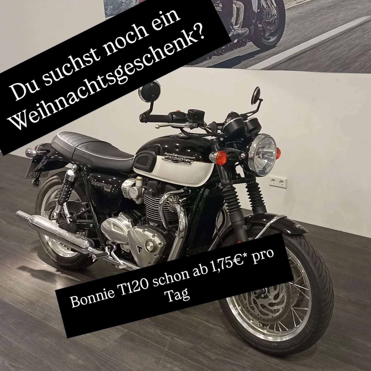 Vorschaubild für Post - Ab 1,75€* am Tag für die ikonische Bonneville T120. 🖤🇬🇧
Klassisches Design, moderner Twin, entspanntes Drehmoment - dein Daily Ride mit britischem Stil. 

Warum T120? 
• Zeitlose Linie + hochwertige Details
• 1200ccm Twin mit souveränen Punch 
• Moderne Features wie Fahrmodi & Assistenzsystemen
• Sound zum Verlieben🔊

Schreib uns "T120" oder "Weihnachten" per DM für dein Angebot

*Hinweis: Unverbindliches Finanzierungsbeispiel. Effektiver Jahreszins, Laufzeit, Anzahlung und ggf. Schlussrate können variieren. Angebot vorbehaltlich Bonitätsprüfung. Preise inklusive USt. und Überführungskosten. Gültig solange der Vorrat reicht. Exakte Konditionen und Gesamtbetrag gemäß gesetzl. Vorgaben im Store und im Link in der Bio. Irrtümer vorbehalten.

#triumph #bonnevillet120 #modernclassic #ridetriumph #triumphmotorcycles #triumphregensburg #triumphdeutschland