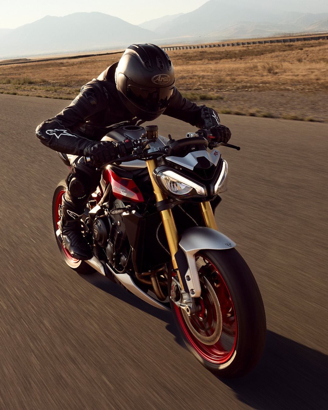 Vorschaubild für Post - Der ultimative Streetfighter kehrt zurück: Die neue Street Triple 765 RX. 

Freut euch auf Race-Technik vom Feinsten mit dem 765cm³-Dreizylinder aus der Moto2™-Klasse, präzises Handling, noch schnellere Beschleunigung und den ikonischen Triple-Sound.

Jetzt bestellbar!
#triumph #triumphmotorcycles #streettriple765rx