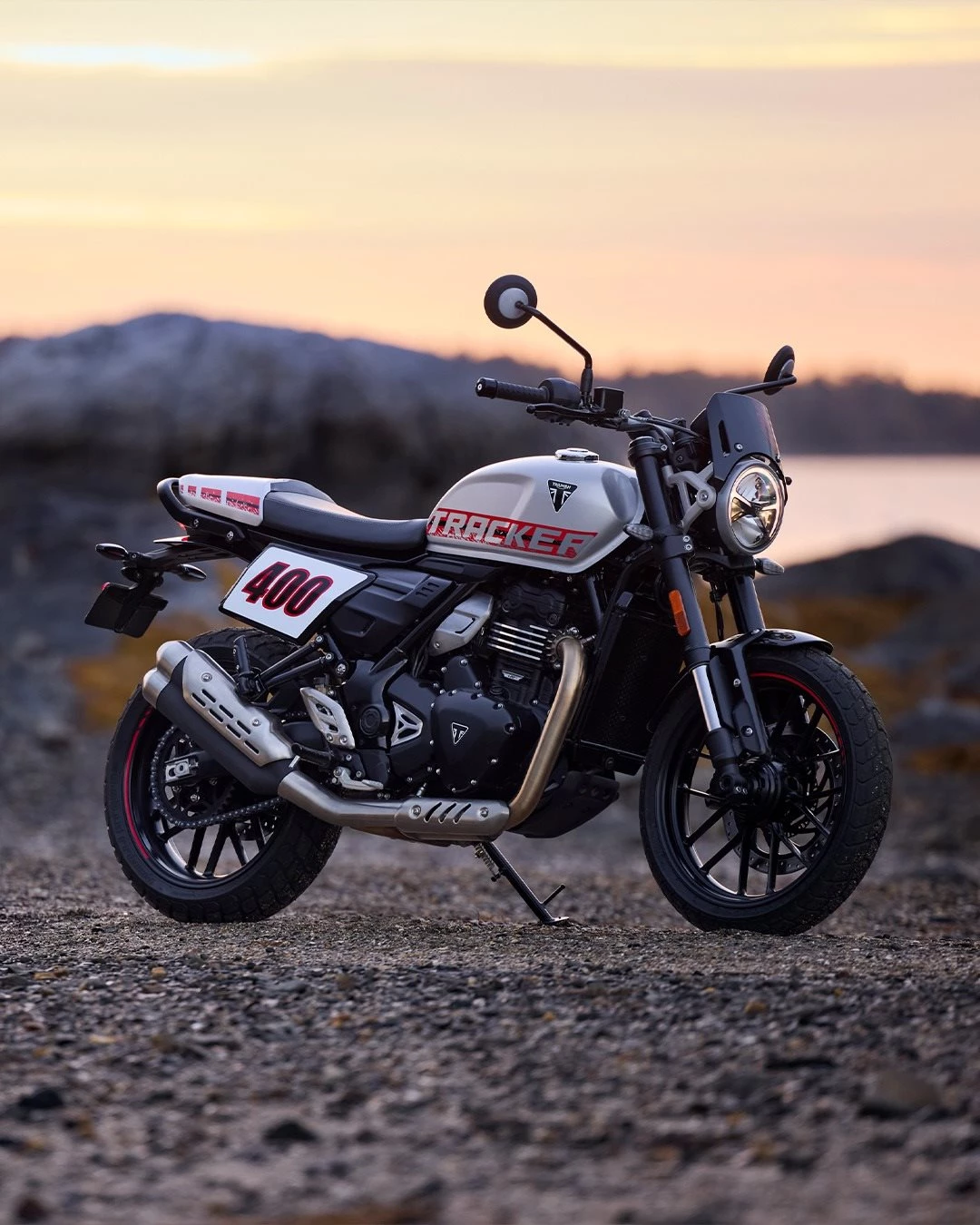Vorschaubild für Post - Die neue Tracker 400 kommt! 💪
Mit ihrem Flat-Track-Style und dem 42 PS starken Motor der TR-Serie zeigt sie ganz klar, dass starke Performance Teil ihrer DNA ist. 

Wie gefällt sie dir?
Ab sofort bei uns vorbestellbar!
#triumph #triumphmotorcycles #tracker400