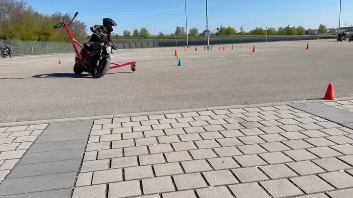 Vorschaubild für Post - Heute ging’s in die Schräglage! 🏍️
Fahrsicherheitstraining mit Fokus auf Kontrolle, Technik und jede Menge Spaß!