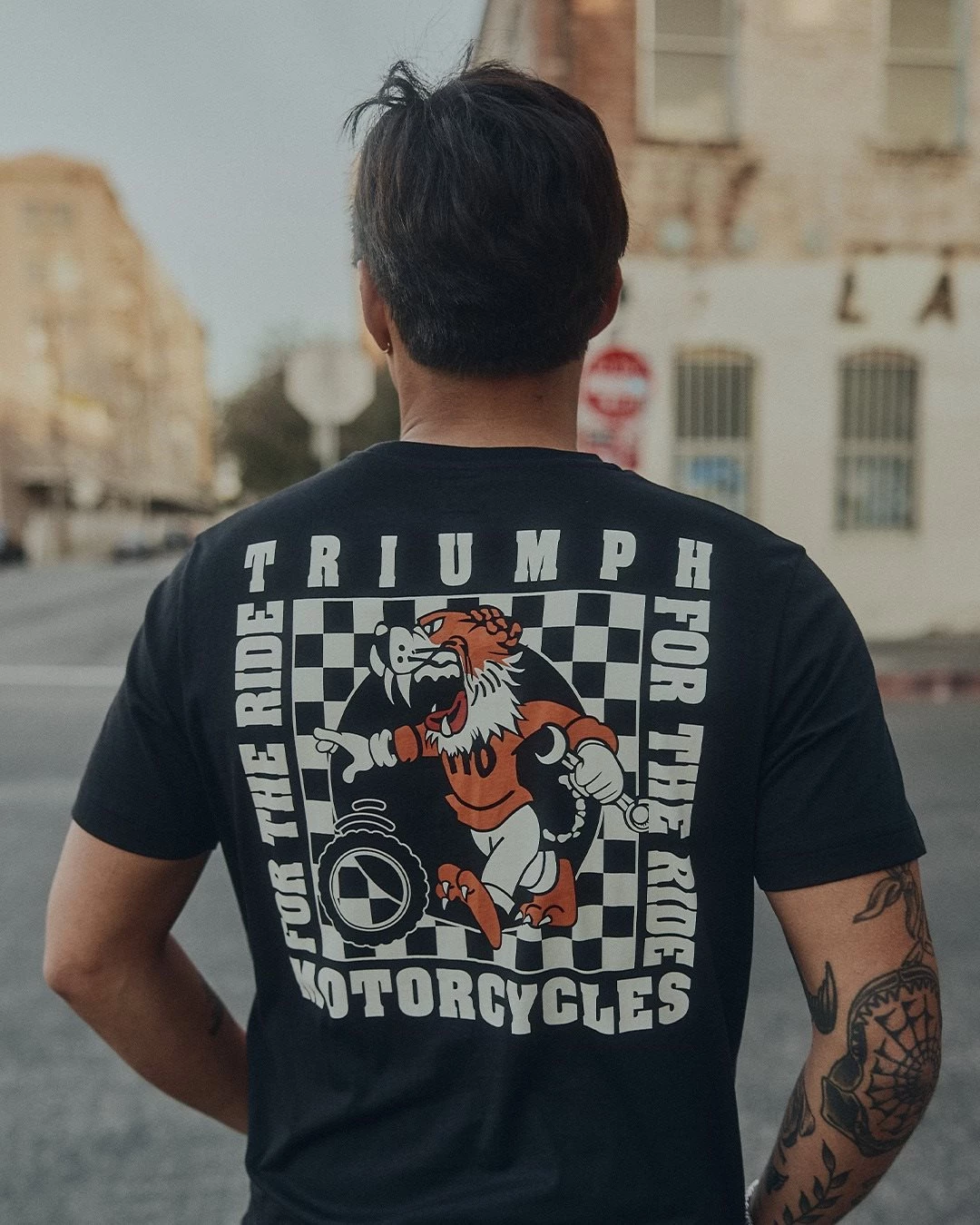 Vorschaubild für Post - Vorbeikommen, anprobieren, mitnehmen: Finde jetzt dein neues Lieblingsteil aus unserer aktuellen Bekleidungskollektion!

Macht sich im übrigen auch super als Vatertags-Geschenk... 

#triumph #triumphmotorcycles