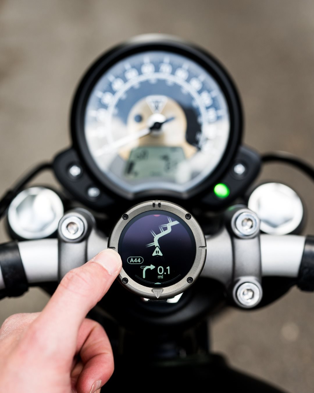 Vorschaubild für Post - Immer auf dem richtigen Weg: Das Triumph Beeline Moto II Navigationssystem bringt dich ans Ziel! 💪

🌧️ IP67 wasserdicht und stoßfest
🕐 Über 11 Stunden Akkulaufzeit
🧤 Handschuhfreundliche Bedienung

Jetzt bei uns erhältlich.
#triumph #fortheride #motorcycle #bikelife
