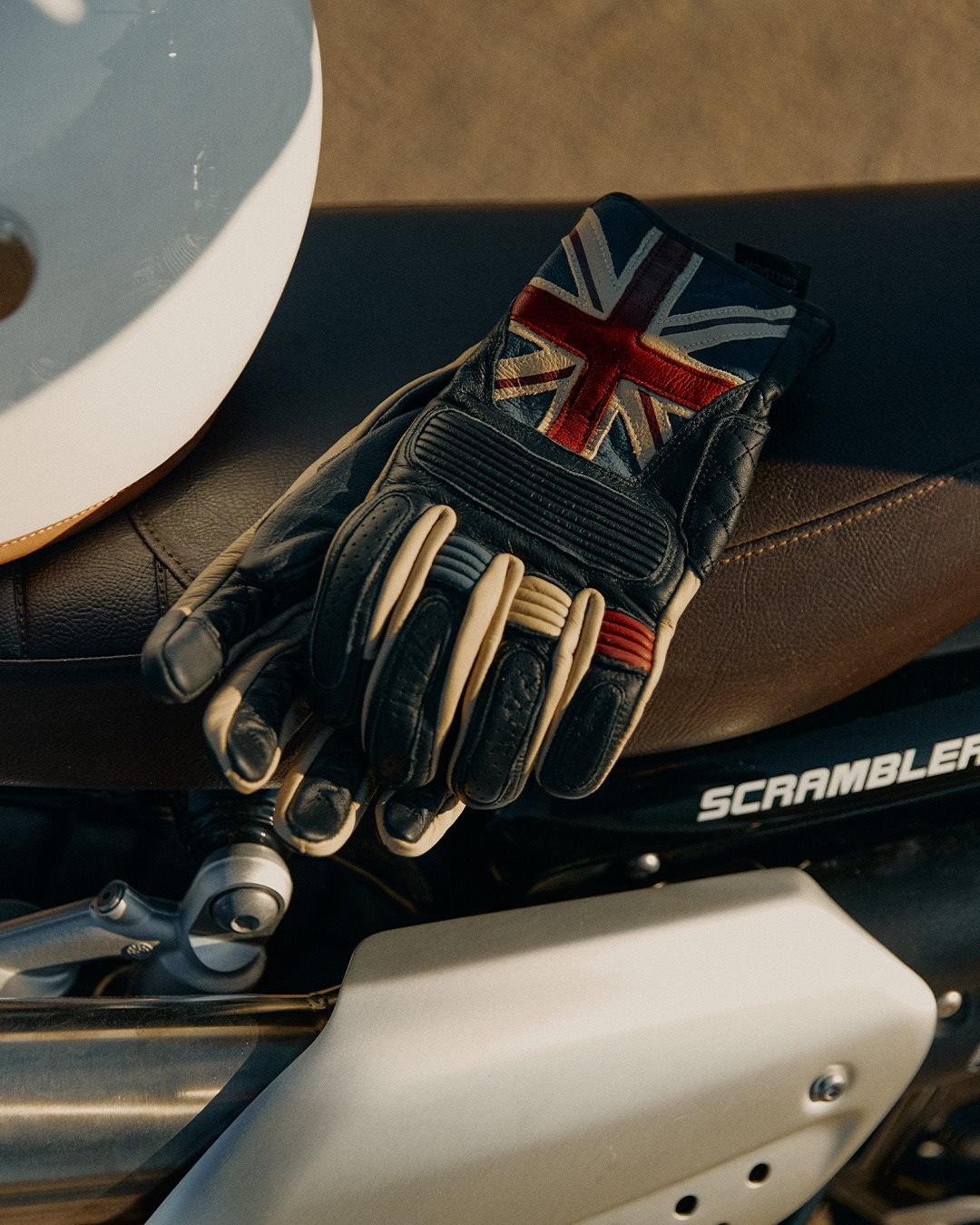 Vorschaubild für Post - Schwarz ist dir nicht genug? Bei uns findest du eine große Auswahl an Ausrüstung mit dem gewissen Etwas.

Wir beraten dich gerne, komm vorbei!
#triumph #fortheride #motorcycle