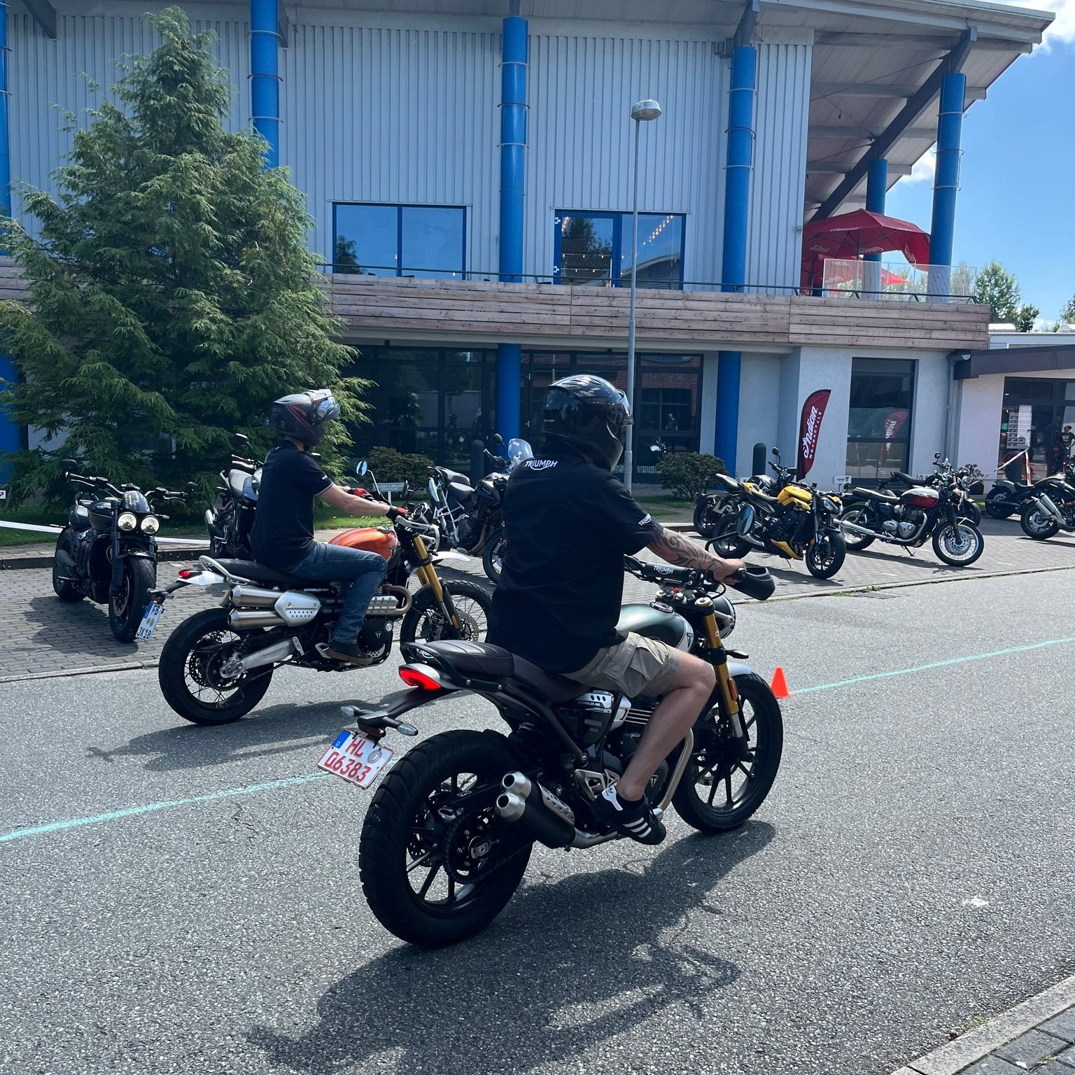 Vorschaubild für Post - Dieses Jahr fiel der Sommer in Norddeutschland auf einen Samstag 😀 ...und wir haben mit euch gefeiert!! Unser Open Summer House war ein echter Hit!

Probefahrt buchen unter: www.vikingcycles de oder direkt in der Taschenmacherstraße 1-5 in 23556 Lübeck...lohnt sich!

#vikingcycles #vikingcyclesluebeck #triumphmotorcycles #triumphbonneville #triumphtiger #triumphspeedtwin #triumphspeedtriple #triumphstreettriple #triumphstreettwin #triumphscrambler #triumphtrident #triumphdaytona #testride #probefahrt #lübeck #wochenende #motorrad #raufaufsbike #kurvekratzen #freiheit