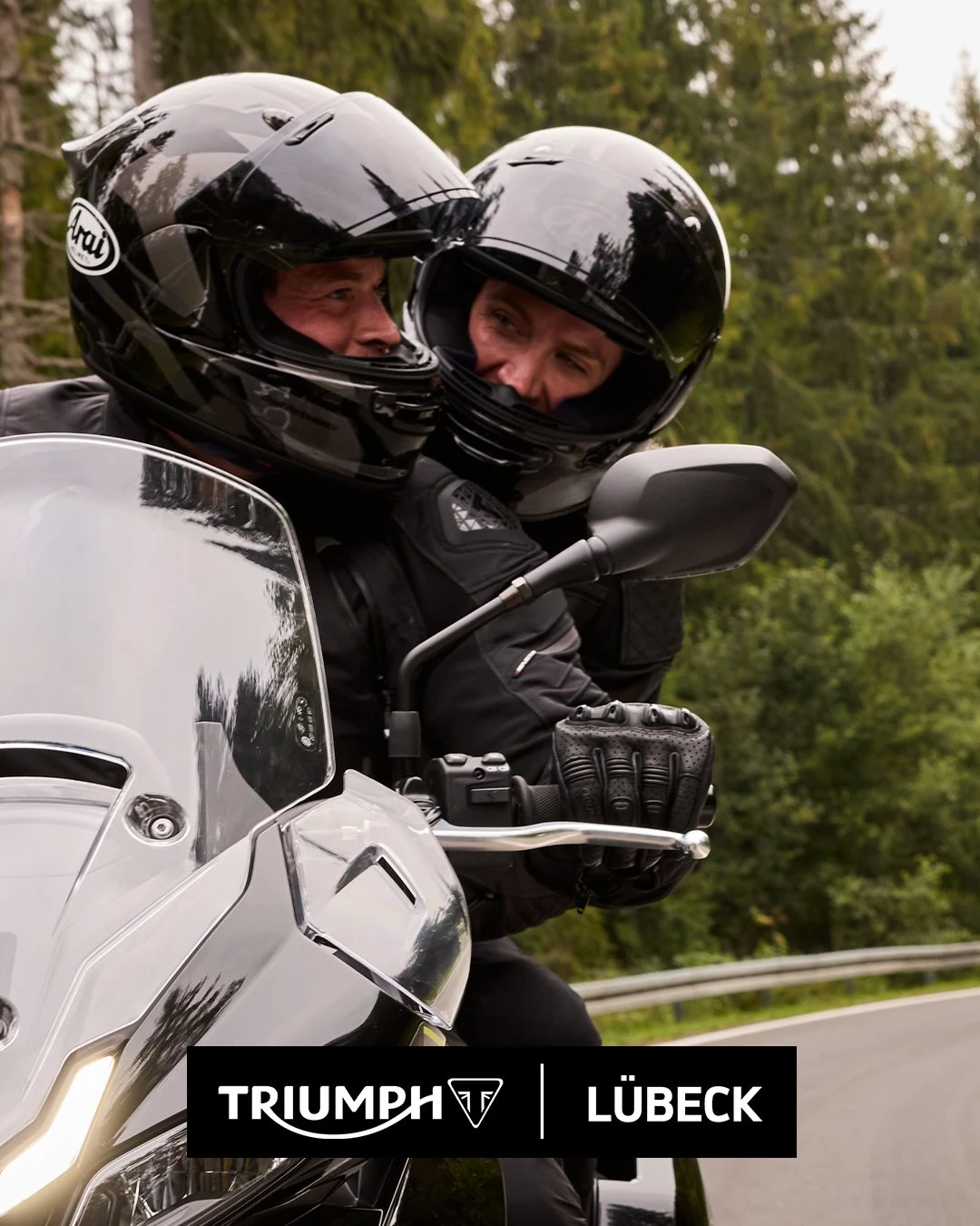 Vorschaubild für Post - Richtig angezogen durch den Herbst!

Die Tage werden kühler - jetzt kommt es auf die richtige Motorradbekleidung an! 🧤🧥
Mit den richtigen Handschuhe von Triumph schützt du dich vor kalten Überraschungen.

So bleibst du nicht nur stylisch, sondern auch sicher unterwegs, egal wie unbeständig das Wetter wird. 🍂💨

Probefahrt jetzt buchen unter: www.vikingcycles de oder direkt in der Taschenmacherstraße 1-5 in 23556 Lübeck...lohnt sich!

#vikingcycles #vikingcyclesluebeck #triumphmotorcycles #triumphbonneville #triumphtiger #triumphspeedtwin #triumphspeedtriple #triumphstreettriple #triumphstreettwin #triumphscrambler #triumphtrident #triumphdaytona #testride #probefahrt #lübeck #wochenende #motorrad #raufaufsbike #kurvekratzen #freiheit