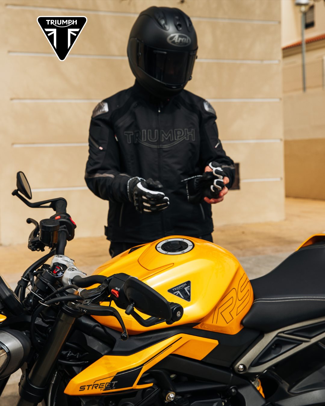 Vorschaubild für Post - Wann beginnt die Saison bei dir? Hast du einen Countdown eingerichtet?

Mit der Roadster Triple Tritech Jacke bist du auch jetzt schon super angezogen. 😁

#triumphmotorcycle #bikerlife #triumphdeutschland #triumphkleidung