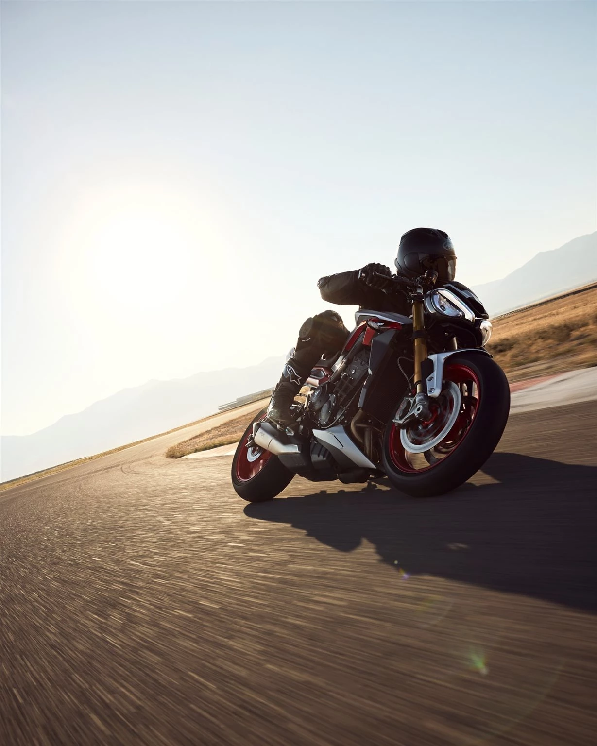 Vorschaubild für Post - Triumph Motorcycles präsentiert mit der neuen Street Triple 765 RX Racing-Performance für die Straße und für die Rennstrecke.

Die neue Street Triple 765 RX ist eine Weiterentwicklung des vielfachen Testsiegers Street Triple RS und erweitert die beliebte Street-Triple-Reihe in der Saison 2026. Das neue Modell glänzt nicht nur mit den auffälligen und exklusiven Lackdesigns, sondern setzt auch durch ihre technischen Verbesserungen neue Maßstäbe in Sachen Leistung, Exklusivität und Rennstrecken-Tauglichkeit.

Die Special Edition Street Triple 765 RX ist nur ein Jahr lang erhältlich und steht bereits bei uns in der Ausstellung.

#triumphgermany #triumphofficial #triumphmotorcycles #triumphstreettriple765rx #fortheride #triumphbadkreuznach #badkreuznach