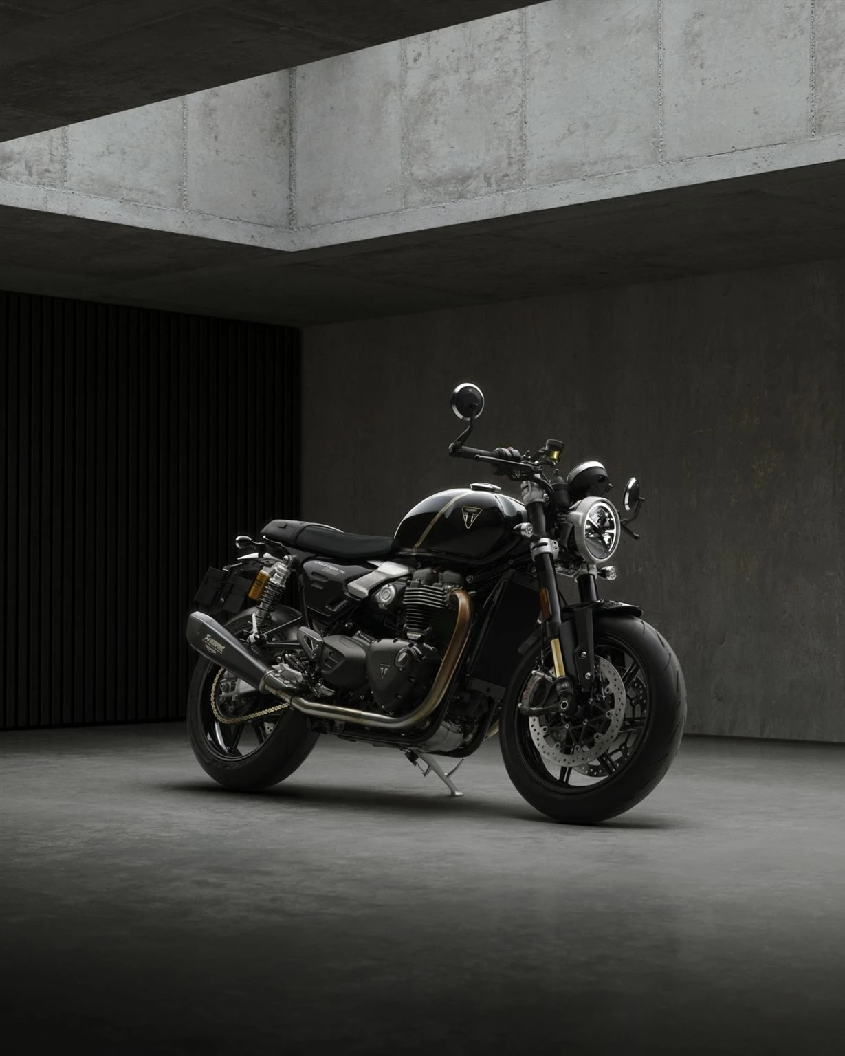Vorschaubild für Post - Nur die exklusivsten Modelle von Triumph Motorcycles tragen das Factory-Custom-Label. Sie sind außergewöhnlich hochwertig, fachmännisch konstruiert und mit charakteristischen Details versehen.

Eines von ihnen ist die Speed Twin 1200 TFC, begrenzt auf 750 Motorräder weltweit, natürlich durchnummeriert und mit einem Echtheitszertifikat geliefert. Sie hebt sich von der Masse ab und ist wirklich einzigartig.

#triumphgermany #triumphofficial #triumphmotorcycles #triumphspeedtwin1200tfc #tfc #fortheride #triumphbadkreuznach #badkreuznach