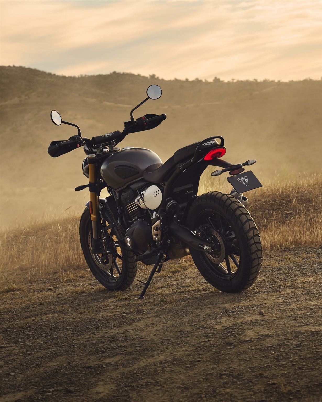 Vorschaubild für Post - Die Triumph Scrambler 400 X fühlt sich auf jedem Untergrund zuhause, was sie unglaublich vielseitig macht. Das spezielle Fahrwerk sorgt für ein sicheres und agiles Handling, während die hervorragend dosierbaren Bremsen Kontrolle auf der Straße und im Gelände sicherstellen.

Die Scrambler 400 X kommt in der für Triumph typischen Qualität, ist ausgewogen und mühelos agil. Und für das neue Modelljahr wird der unverwechselbare Stil durch eine neue Farbe unterstrichen.

#triumphgermany #triumphofficial #triumphmotorcycles #triumphscrambler400x #fortheride #triumphbadkreuznach #badkreuznach