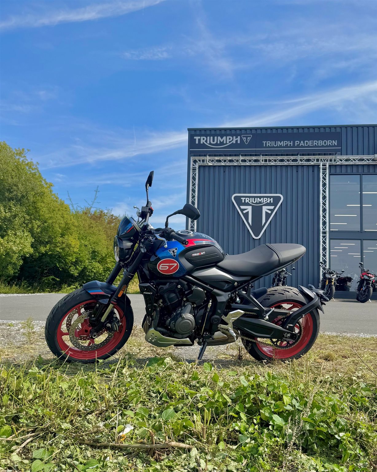 Vorschaubild für Post - Führerscheinneulinge aufgepasst!

Wenn Du innerhalb der letzten 365 Tage Deinen Motorradführerschein gemacht hast,  bekommst Du 660,- EUR Kundenvorteil beim Kauf einer neuen Triumph Trident 660!

🔔 Neu: jetzt auch beim Kauf dieser wunderschönen Triple Tribute Edition!

⚠ Aber nur bis zum 30.09.2025 (die Zulassung muss bis zum 07.10.2025 erfolgen).

Unser Team in Paderborn hat alle Infos für Dich! 📞05251/54500990.

#triumphmotorcycles #triumphmotorrad #triumphtrident #trident660 #tripletributeedition #paderborn #sauerland #ostwestfalen