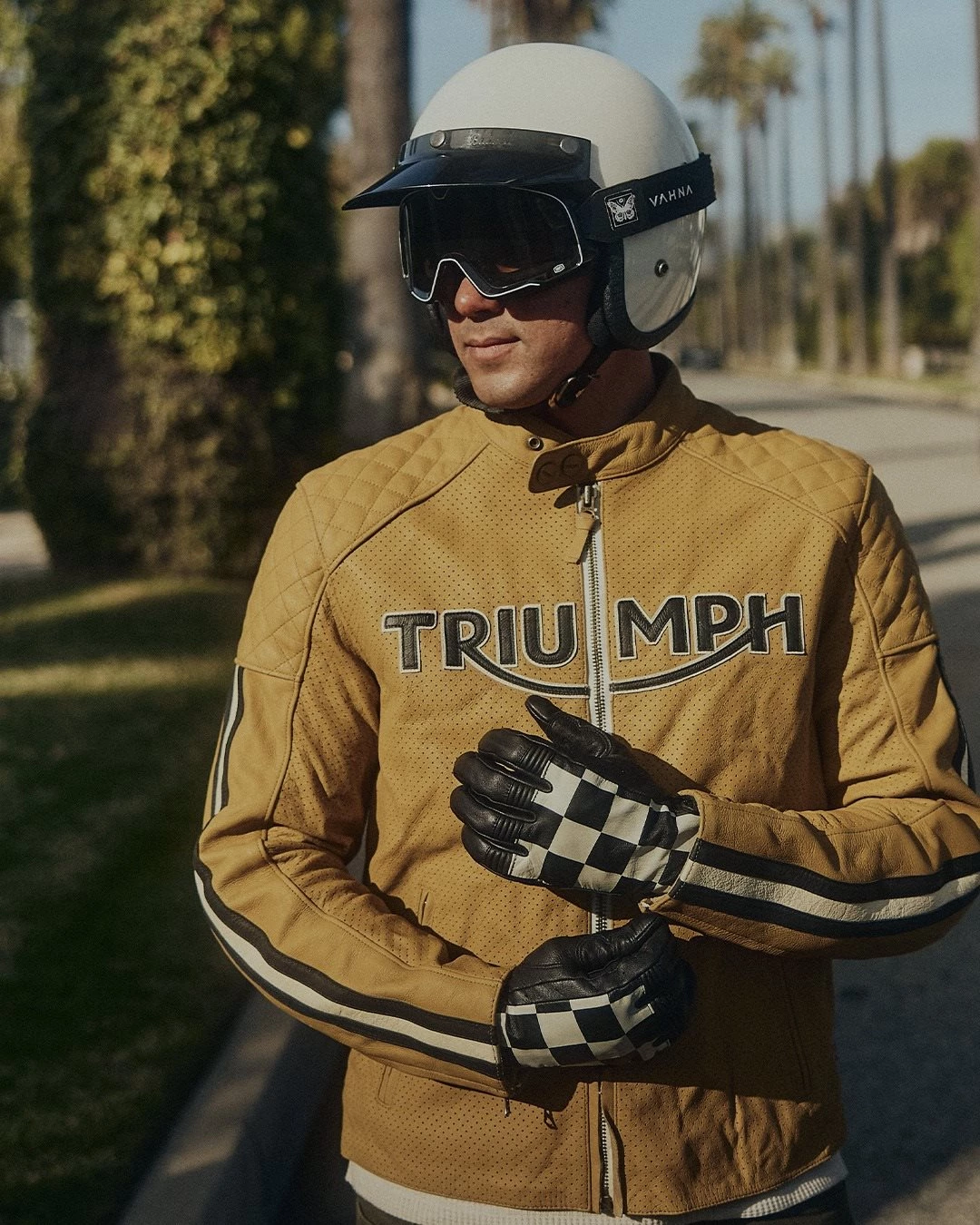 Vorschaubild für Post - Beim Style macht dir keiner was vor, auch nicht während der Fahrt:
Bei uns findest du jede Menge Motorradbekleidung in unterschiedlicher Ausführung - ob klassisch, sportlich oder abenteuerlustig.

Jetzt vorbeikommen und anprobieren!
#triumph #triumphmotorcycles