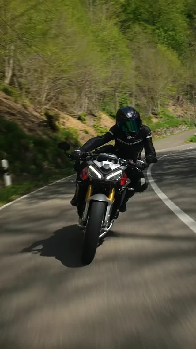 Vorschaubild für Post - Die sportlichste Street Triple aller Zeiten. 🔥
Sichere dir jetzt beim Kauf einer neuen Street Triple 765 RX eine Wechselprämie in Höhe von 1.000 €!*
⁣
🏍️: @llenamar

*Angebotsdetails siehe Webseite, gültig bis 30.09.2026
#triumph #triumphmotorcycles #streettriple765rx