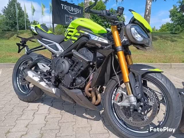 Vorschaubild für Post - Die kleine Street Triple Moto2 und die große Speed Triple 1200 RX - zwei tolle Bikes. Eine perfekte Performance.

#triumphteamchemnitz 
#triumphchemnitz #triumphmotorcycles #triumphgermany #fortheride