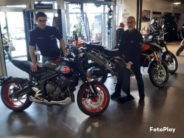 Vorschaubild für Post - Vorbereitungen fast abgeschlossen....
Bis gleich.

#triumphchemnitz #triumphteamchemnitz #triumphgermany #triumphmotorcycles #fortheride