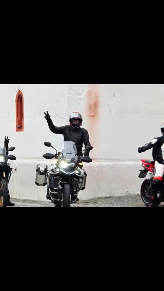 Vorschaubild für Post - Wie jedes Jahr ist Mario mit seinen Kumpels unterwegs und macht die Straßen unsicher. Dieses Jahr ist er mit einer Triumph Tiger 900 Alpine unterwegs, damit er bequem anreisen kann und sein Gepäck ohne Probleme transportieren konnte. Viel Spaß noch...
#triumphteamchemnitz #triumphchemnitz #triumphgermany #triumphfortheride ##triumphmotorcyles