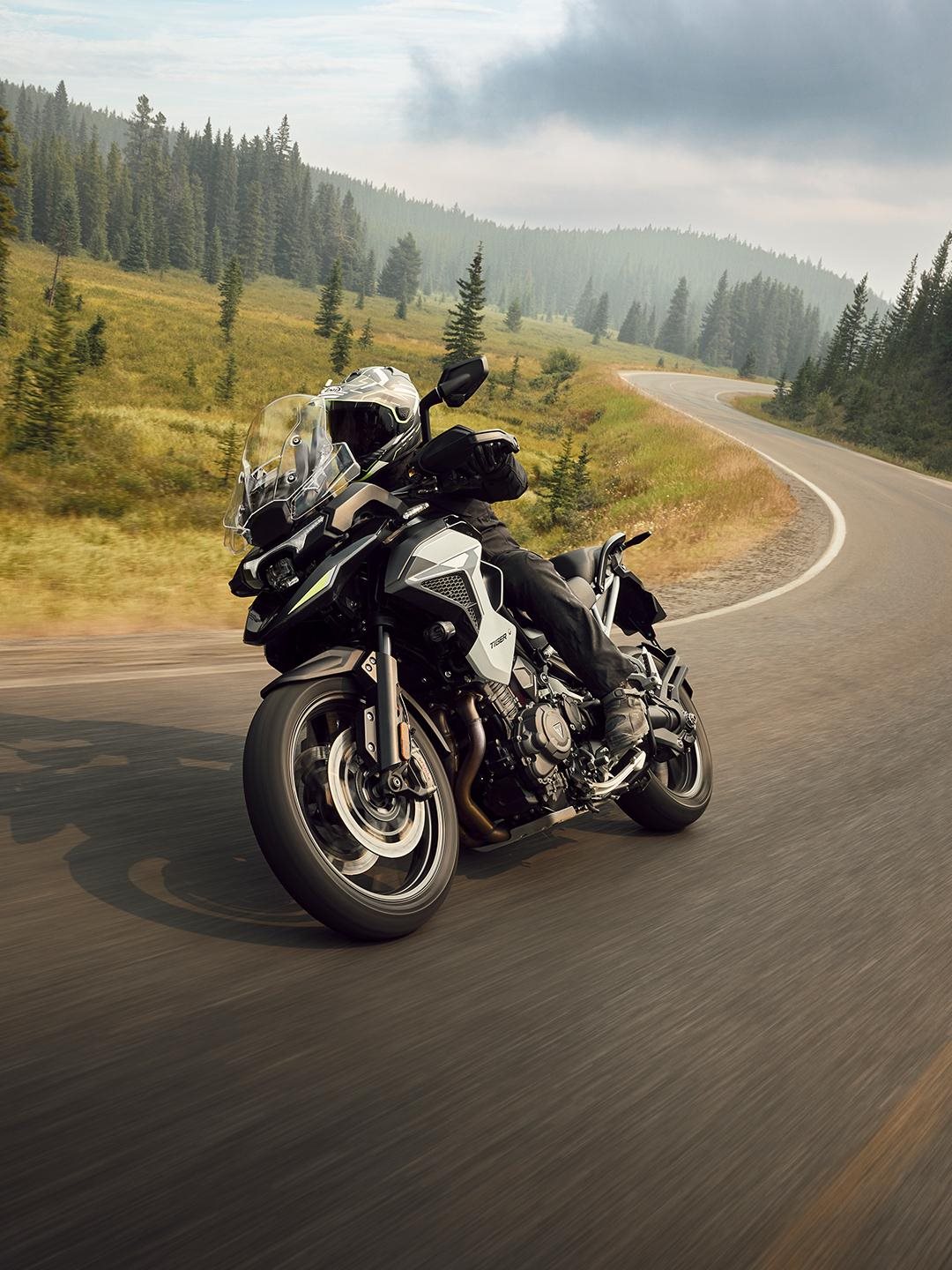 Vorschaubild für Post - Mit neuer Serienausstattung, mehr Komfort und noch besserer Technik wird jede Fahrt einfach episch.
Die neue Tiger 1200 ist ab sofort bei uns vorbestellbar! 🏍️

#triumph #triumphmotorcycles #tiger1200 #triumphchemnitz #triumphteamchemnitz
