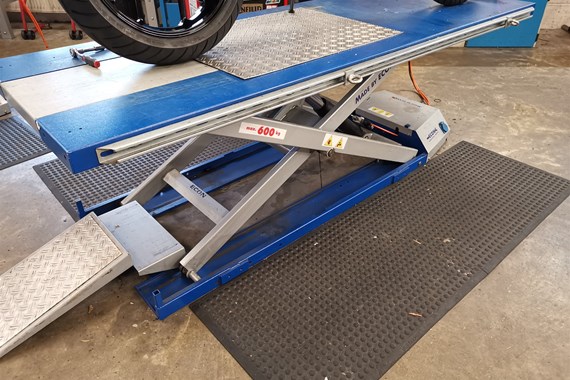 Zweiradmechaniker (m/w/d) Zweiradmechaniker (m/w/d)