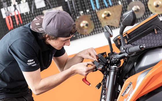Ausbildung Zweiradmechatroniker Motorrad  M/W/D - Bild 1