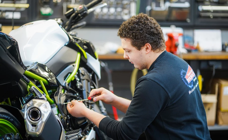Kraftfahrzeugmechatroniker/in - Motorradtechnik Bild 1: Kraftfahrzeugmechatroniker/in - Motorradtechnik