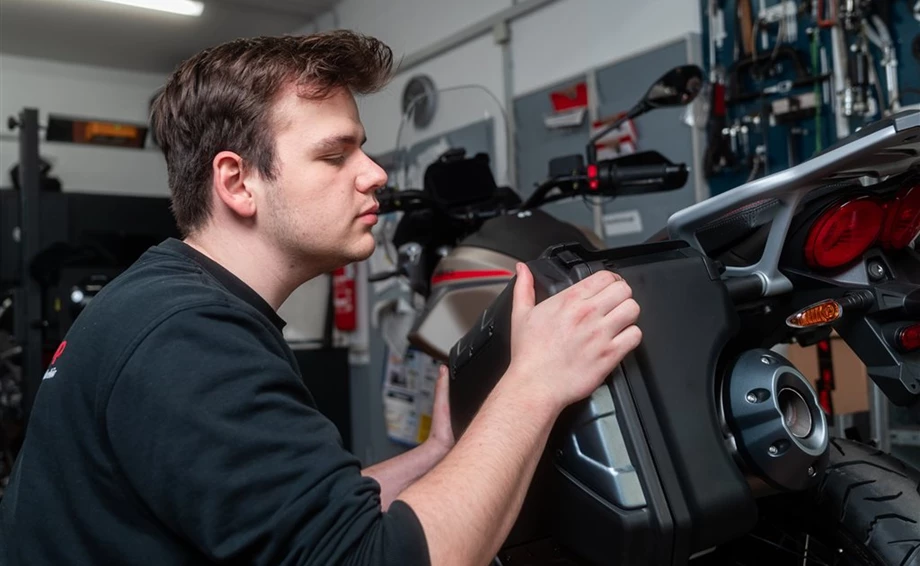 Zweiradmechaniker/ Zweiradmechatroniker (m/w/d) Bild 1: Zweiradmechaniker/ Zweiradmechatroniker (m/w/d)