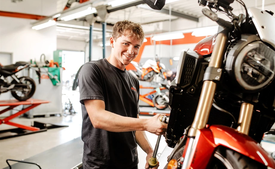 Ausbildung Zweiradmechatroniker/in (m/w/d) Bild 2: Ausbildung Zweiradmechatroniker/in (m/w/d)