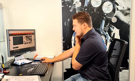 Serviceberater mit Motorrad Erfahrung (m/w/d Serviceberater mit Motorrad Erfahrung (m/w/d
