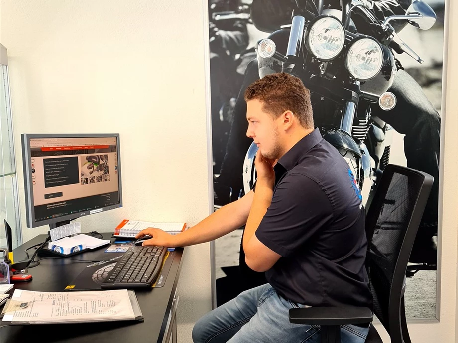 Serviceberater mit Motorrad Erfahrung (m/w/d Bild 1: Serviceberater mit Motorrad Erfahrung (m/w/d