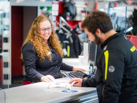 Auszubildene-/r zum/-r Einzelhandelskaufmann/-frau