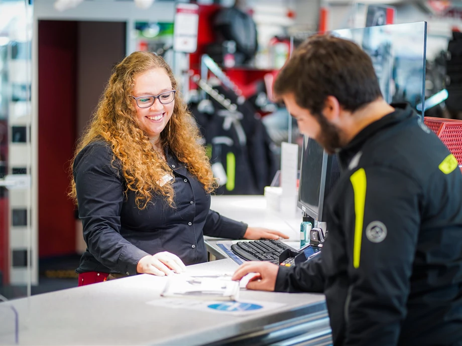 Auszubildene-/r zum/-r Einzelhandelskaufmann/-frau Bild 1: Auszubildene-/r zum/-r Einzelhandelskaufmann/-frau