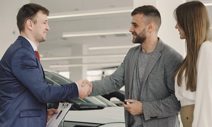Verkäufer (m/w/d) für US-Cars und Luxus-Sportwagen