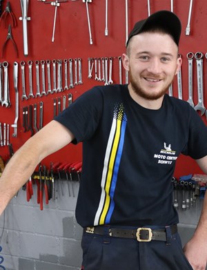 Mitarbeiterbild Adrian Ulrich