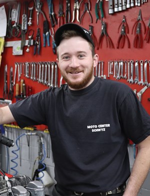 Mitarbeiterbild Adrian Ulrich