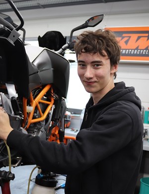 Mitarbeiterbild Noah Bonatesta