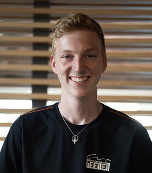 Mitarbeiterbild Adrian  