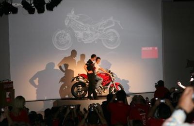 DUCATI MONSTER 696 NEU !!!!