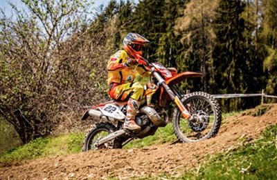 Sieg und Tagesbestzeit für Martin Ortner beim ÖEC Auftaktrennen in Guttaring! Marvin Rankl mit starker Leistung auf Platz 4 in der Rookie Klasse!