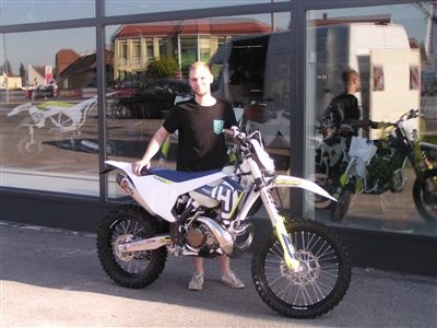 Übergabe einer neuen Husqvarna TE 250 i