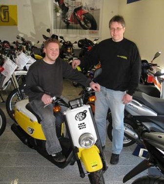 Glücklicher Gewinner eines Yamaha Giggle XF50