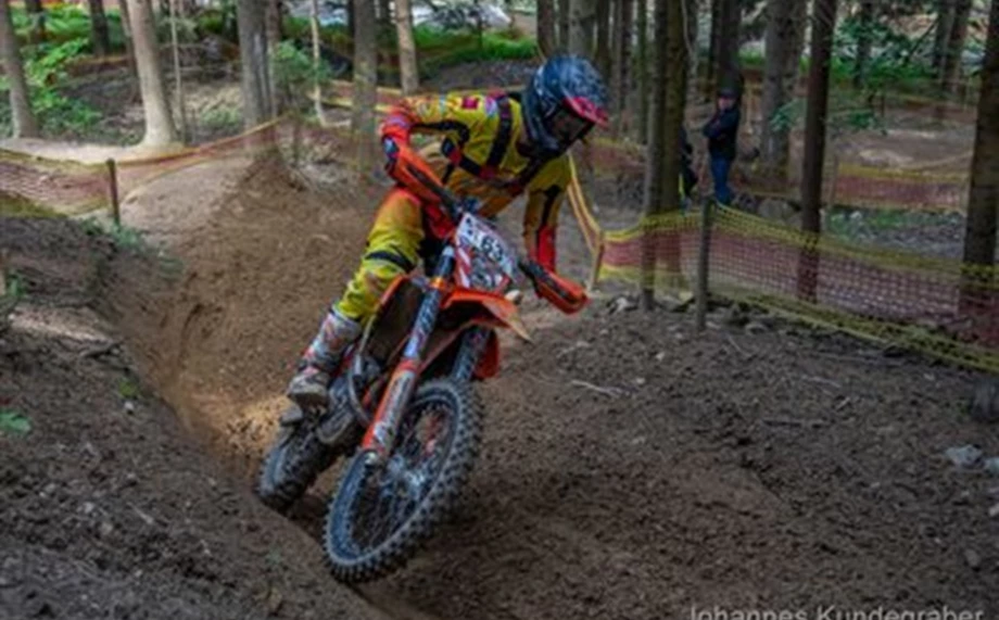 Sieg für Benni Schöpf beim Enduro-Trophy Rennen in Spielberg! Drei weitere Top-Ten Platzierungen für die KTM Walzer Teamrider! Bild 2: Sieg für Benni Schöpf beim Enduro-Trophy Rennen in Spielberg! Drei weitere Top-Ten Platzierungen für die KTM Walzer Teamrider!