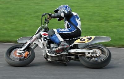2 Laufsiege für Rudi Bauer beim Supermoto Grenzland Cup 