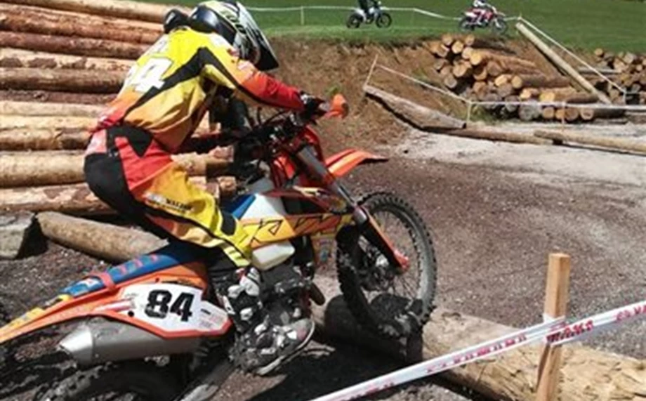Walzer Teamrider mit Vollgas beim Österreichischen Enduro Cup Rennen in Premlehen! Sieg für Benni Schöpf und Platz drei für Martin Ortner in der Championats-Wertung! Bild 1: Walzer Teamrider mit Vollgas beim Österreichischen Enduro Cup Rennen in Premlehen! Sieg für Benni Schöpf und Platz drei für Martin Ortner in der Championats-Wertung!