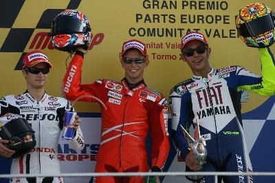 Stoner gewinnt das Saisonfinale