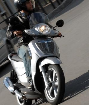 Scarabeo 125 neu in Coffee Black - Bild 3