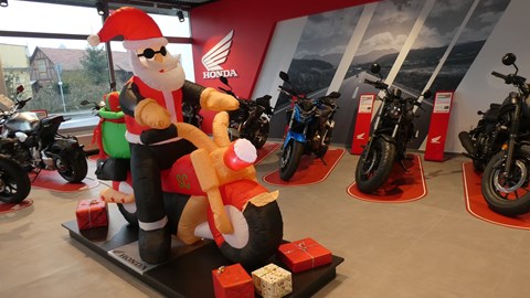 Frohe Weihnachten und einen guten Rutsch ins neue Jahr !