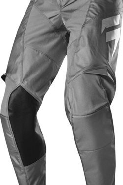 Top gestylt mit der Shift Haunted Kollektion