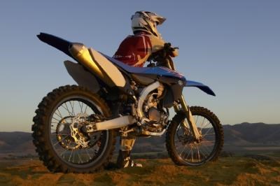 YZ450F 2010  DAS GEHEIMNISS IST GELÜFTET