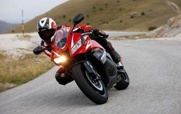 CBR600RR ! Jetzt aufsteigen. 4-fach-Vorteil sichern! 