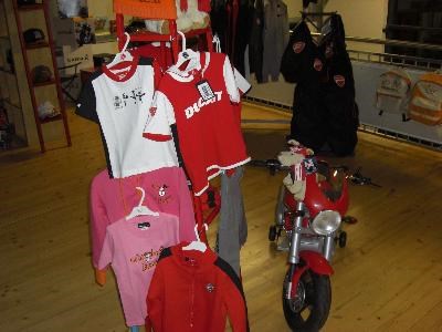 Ganz frisch eingetroffen: Hypermotard 796 bei Ducati Salzbug  - Bild 7