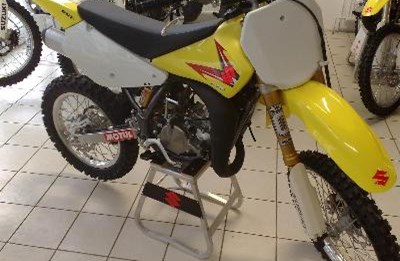 Öhlins-Fahrwerk für Suzukis die Kleine RM!